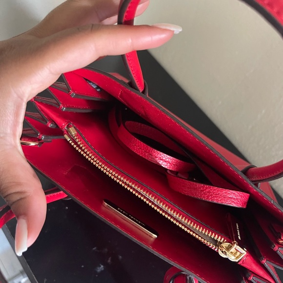 Michael Kors Purse. - Picture 5 of 6